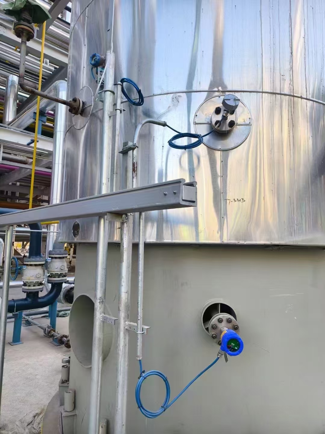 企業に関する最新事例 ピッチフォークレベルスイッチ: 工業用レベル測定の万能守護者