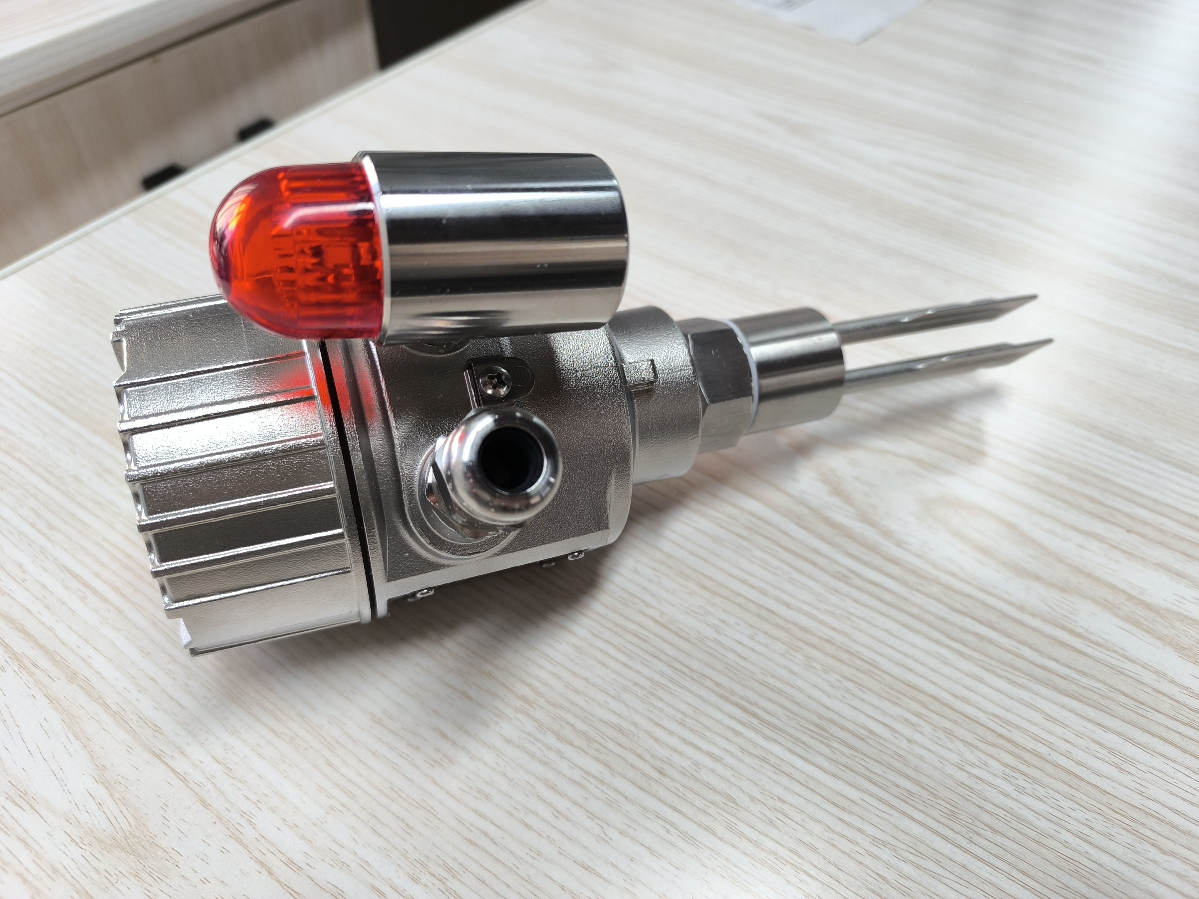 企業に関する最新事例 Why Use a Tuning Fork Level Switch?-100 Questions About Tuning Fork Level Switches